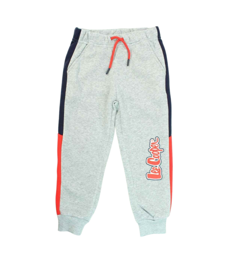 Jogging Lee Cooper.